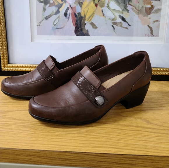 Clarks Emily Andria Slip-On - Picture 1 of 7